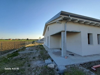 zoom immagine (Casa singola 155 mq, soggiorno, 4 camere, zona Campolongo Maggiore - Centro)