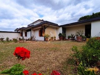 zoom immagine (Villa indipendente con giardino e vista panoramica)