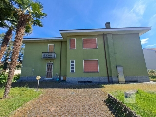 zoom immagine (Villa 460 mq, soggiorno, 4 camere, zona Robecchetto Con Induno - Centro)