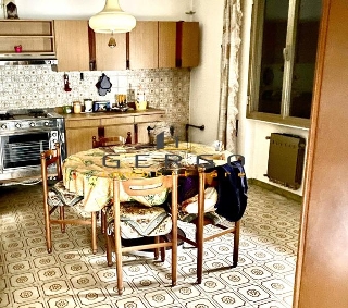 zoom immagine (Casa singola 300 mq, soggiorno, 5 camere, zona Castelminio)