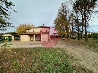 zoom immagine (Villa 500 mq, soggiorno, più di 3 camere, zona Macerone)