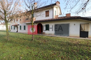 zoom immagine (Casa singola 255 mq, soggiorno, 3 camere, zona Olmi - San Floriano)