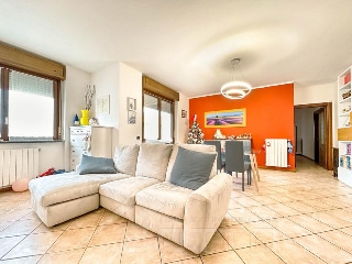 zoom immagine (Appartamento 126 mq, soggiorno, 2 camere, zona Borgomanero - Centro)