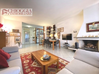 zoom immagine (Appartamento 85 mq, soggiorno, 2 camere, zona Borgo San Giovanni)