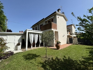 zoom immagine (Casa a schiera 130 mq, soggiorno, 2 camere, zona Lozzo Atestino - Centro)