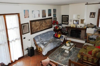 zoom immagine (Casa singola 150 mq, soggiorno, 3 camere, zona Piscina)