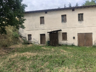 zoom immagine (Casa singola 140 mq, soggiorno, 3 camere, zona Serravalle di Chienti)