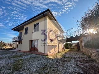 zoom immagine (Casa singola 150 mq, soggiorno, 2 camere, zona Arezzo)