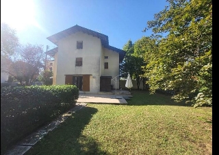 zoom immagine (Casa singola 349 mq, soggiorno, 4 camere, zona Monte Berico)