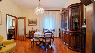 zoom immagine (Casa singola 180 mq, soggiorno, 3 camere, zona San Zeno)