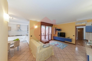 zoom immagine (Appartamento 108 mq, soggiorno, 3 camere, zona Pessano con Bornago)