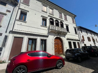 zoom immagine (Appartamento 170 mq, soggiorno, 2 camere, zona Serravalle)
