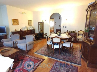 zoom immagine (Appartamento 140 mq, soggiorno, 3 camere, zona Sant'Agostino)