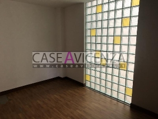 zoom immagine (Appartamento 90 mq, soggiorno, 2 camere, zona Camisano Vicentino - Centro)