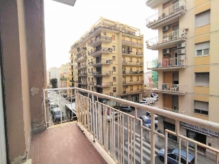zoom immagine (Appartamento 140 mq, soggiorno, 4 camere, zona Centro Via Roma)