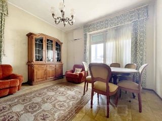 zoom immagine (Appartamento 90 mq, soggiorno, 2 camere, zona Borgomanero)